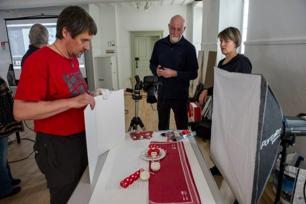 Démonstration de la démarche photographique en photo culinaire avec Claudel (gauche) et Michel (au centre).